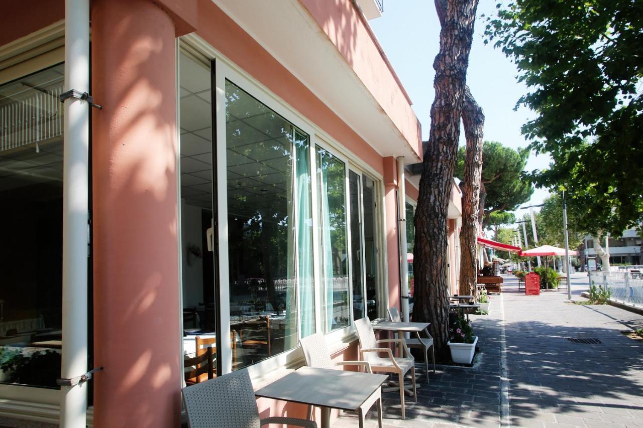 Hotel Serafini Misano Adriatico Exterior foto